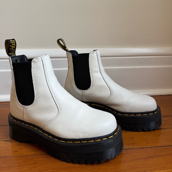 DR. MARTENS | White 2976 Quad Chelsea Boots - Picture 3 of 5